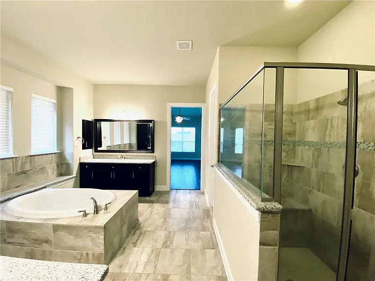 821 Richardson Ln — Photo 14