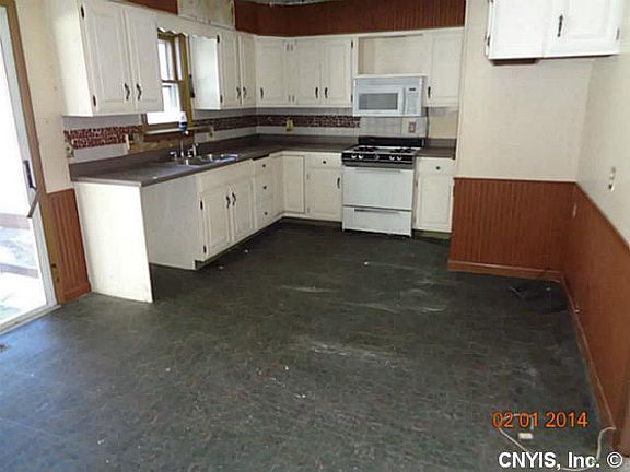 2nd image of 12 Caswell St