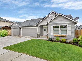 2890 NE Rainier Dr, Bend, OR 97701