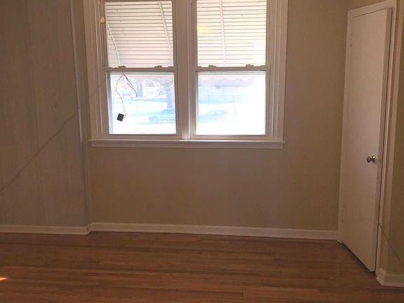 3rd image of 3271 Holme Ave
