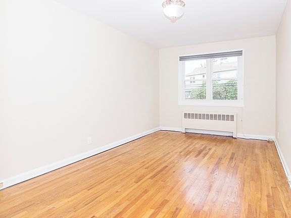 4th image of 47-37 Hollis Ct #2