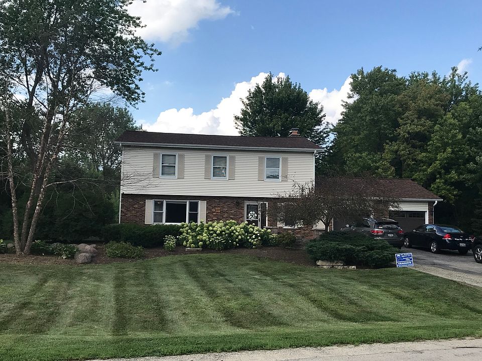 1st image of 42W466 Foxfield Dr