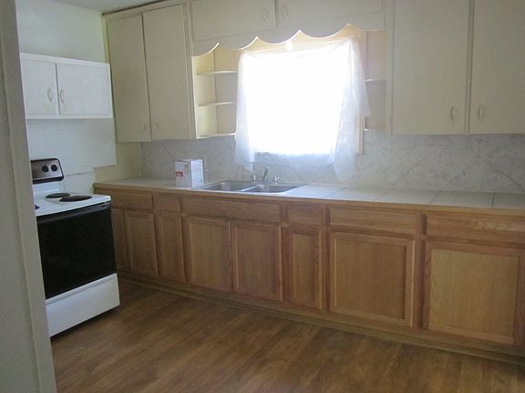 kitchen approx 10.6x12 plus pantry