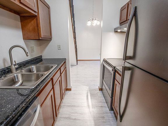 3rd image of 607 Kenwood Ave APT 305