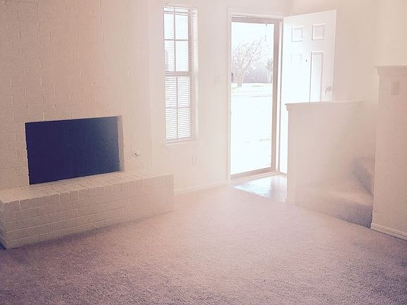 5th image of 2129 Beaumont Dr APT D