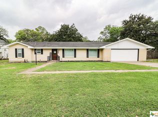 140 S Chilton Ave, Goliad, TX 77963