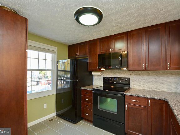2nd image of 2851 Middleboro Dr