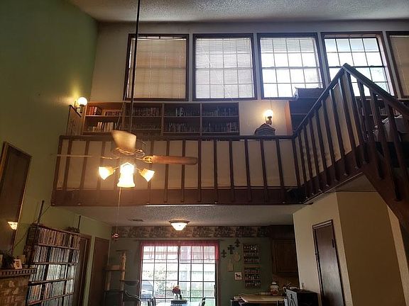 4th image of 2109 Crestwood Dr