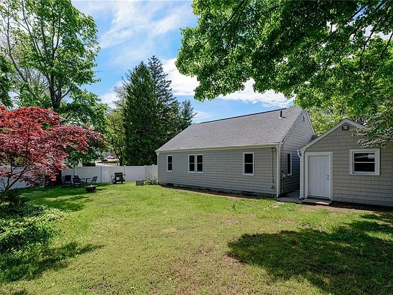 76 Crossland Rd — Photo 7
