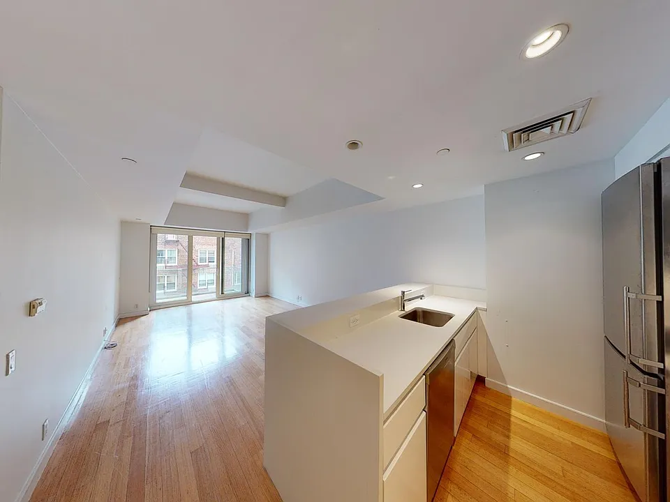 14 W 14th St #3C