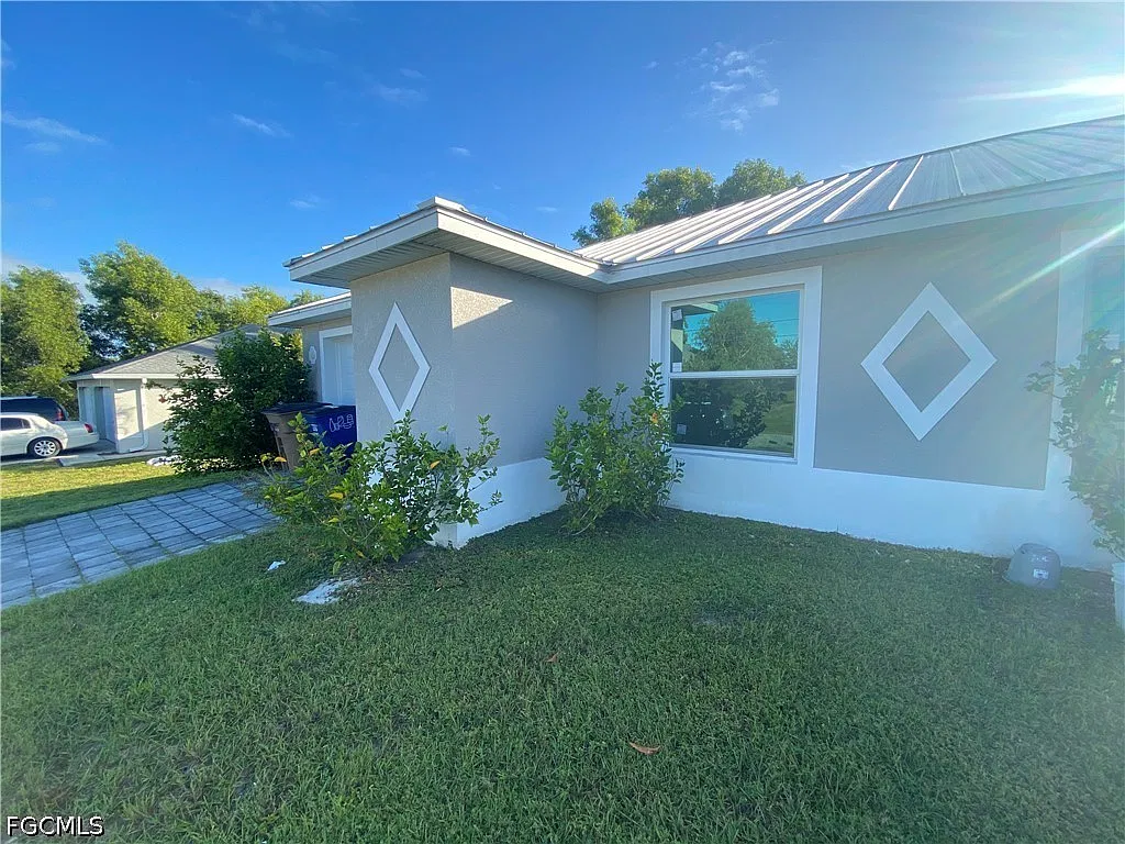 3 bed, 2.0 bath, 1200 sqft, $1,395 — Photo 1