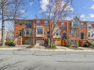 2403 Simpkins Farm Dr, Herndon, VA 20171