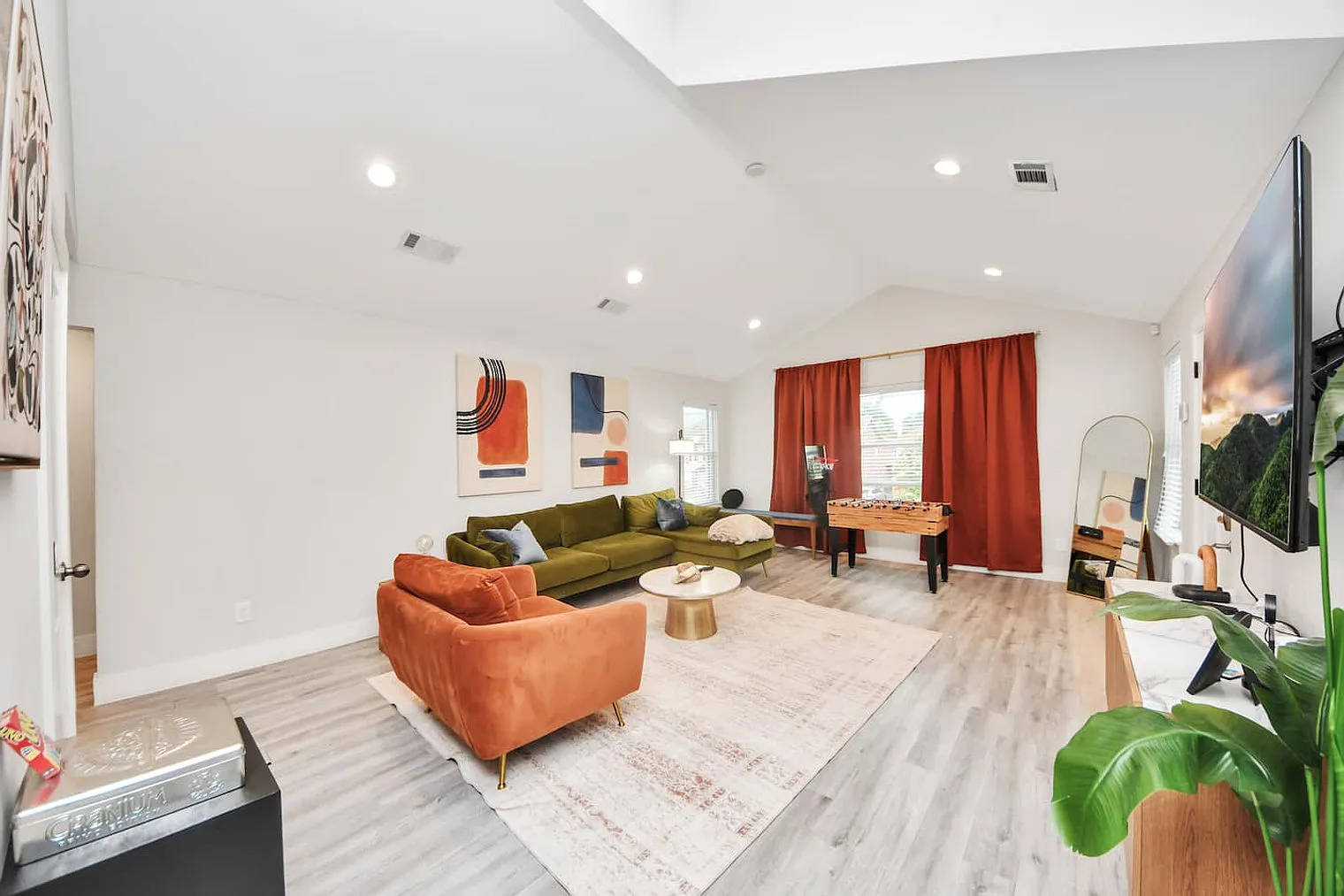 3 bed, 2.0 bath, 1399 sqft, $3,871 — Photo 1