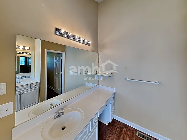 104 Lance Park Cir — Photo 14