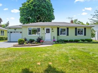 33 Creekside Dr, Rochester, NY 14622