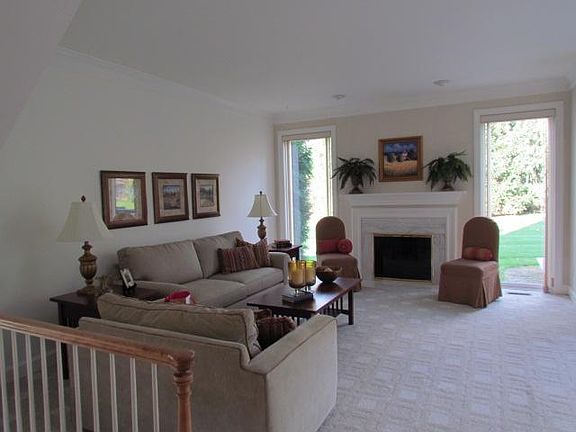 3rd image of 36 Tobey Ct