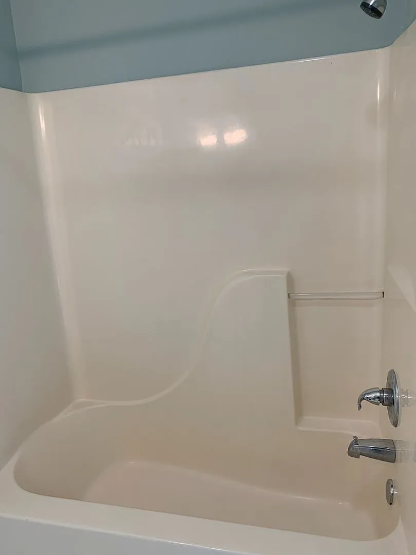 1 Bedroom Condo in Magnolia place — Photo 3