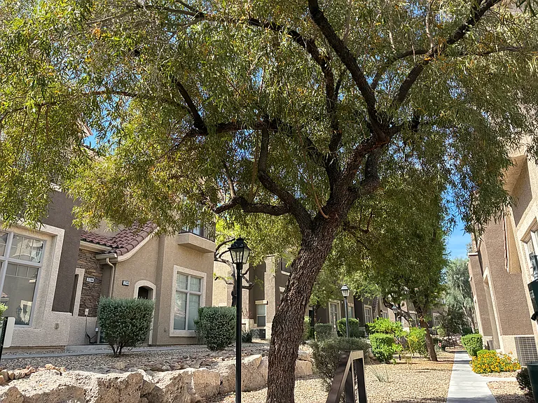 2753 Fountain Ridge Ln — Photo 2