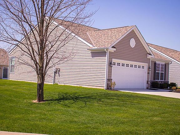 3rd image of 153 E Broadstone Cres