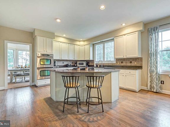 2nd image of 3045 Chickweed Pl