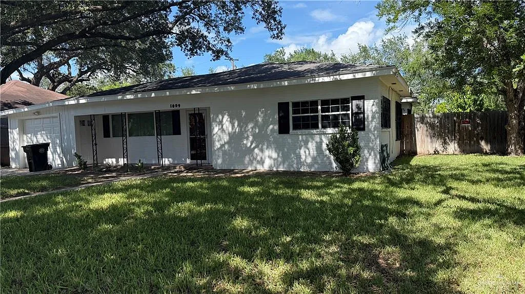 3 bed, 2.0 bath, 1606 sqft, $1,600 — Photo 2
