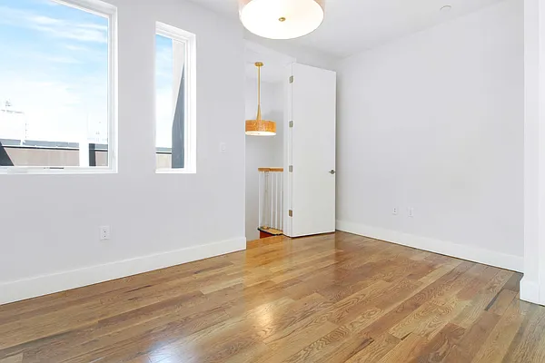 Rented by EXR | media 8