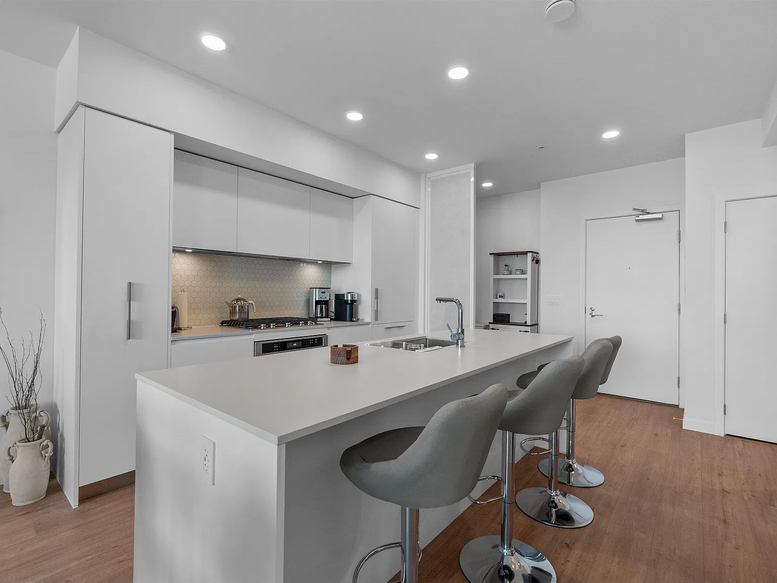 2 bed, 1015 sqft, $4,500 — Photo 4