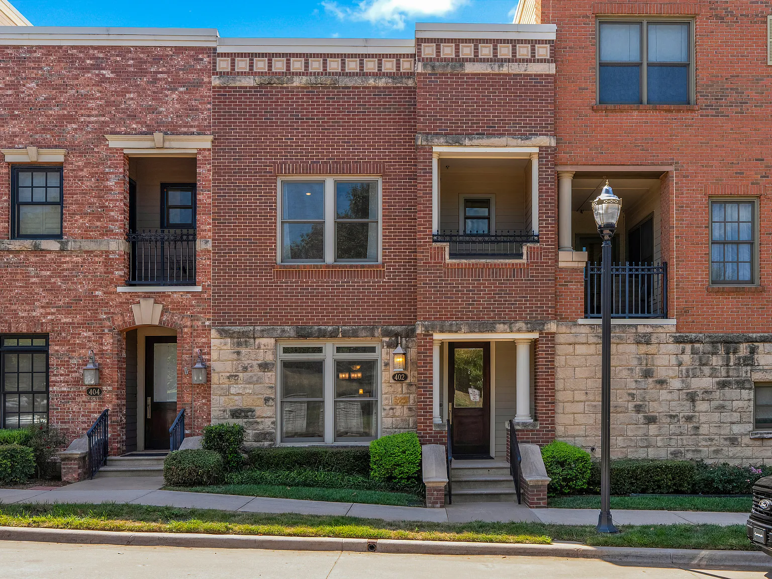 2 bed, 2.5 bath, 1730 sqft, $3,150 — Photo 2