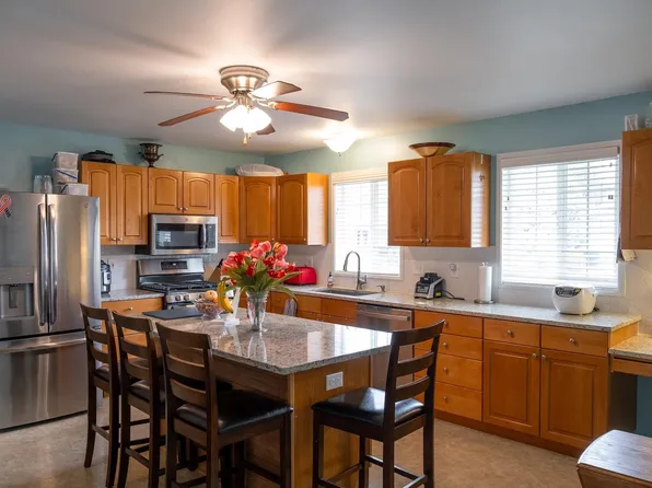 604 SE Mockingbird Dr, College Place, WA 99324