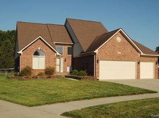 48050 Paint Creek Ct, Chesterfield, MI 48047