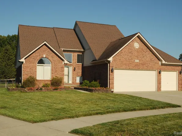 48050 Paint Creek Ct, Chesterfield, MI 48047