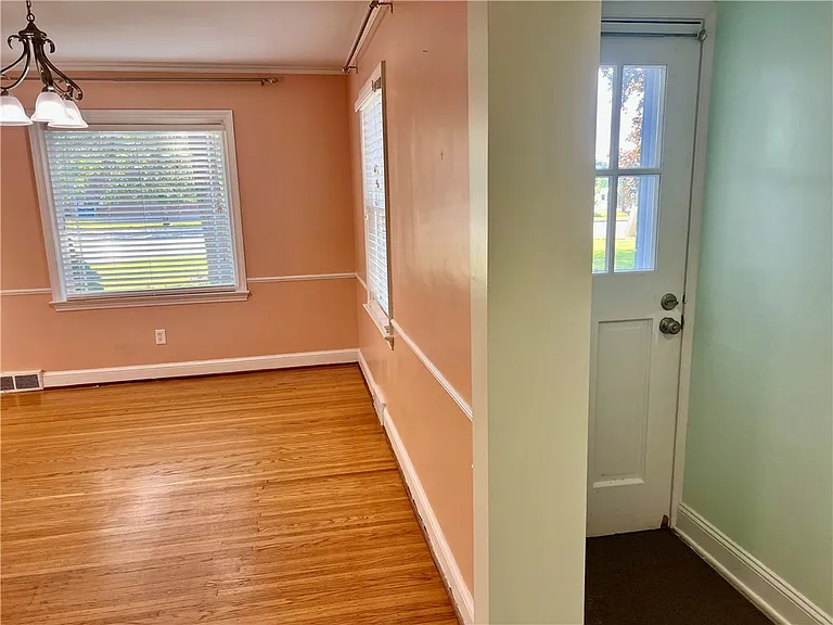 1161 Winton Rd S — Photo 12
