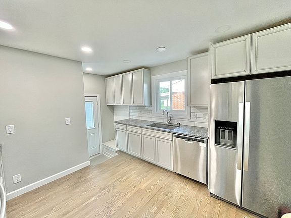 4th image of 21419 Timberidge St