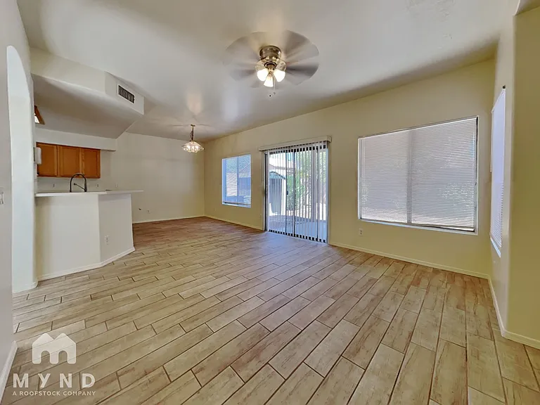 10524 W Almeria Rd — Photo 8