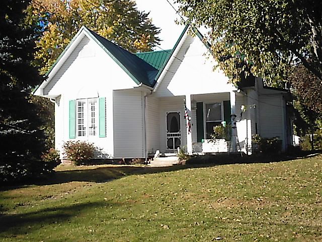 2nd image of 225 E 15th St