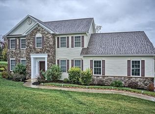 3845 Calvert Dr, Mechanicsburg, PA 17050