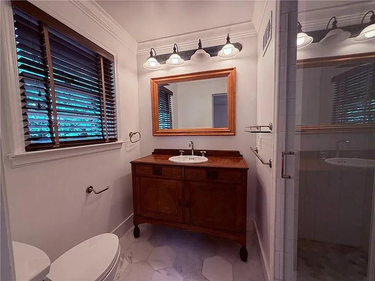 6651 Castleton Dr — Photo 25