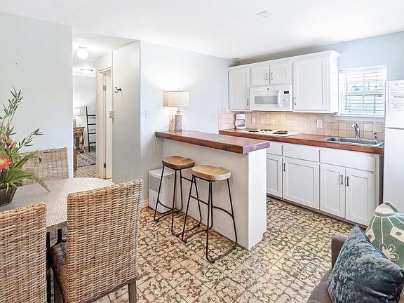 3rd image of 134 N Alister St #23