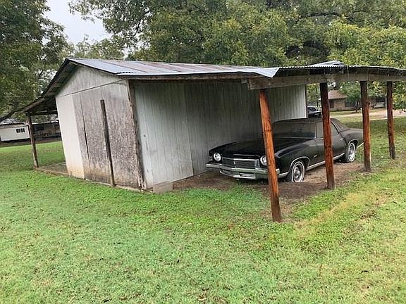 3rd image of 301 N Eastland