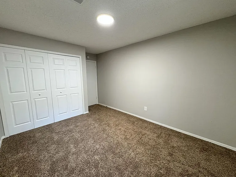 1326 Holland Park Blvd — Photo 10