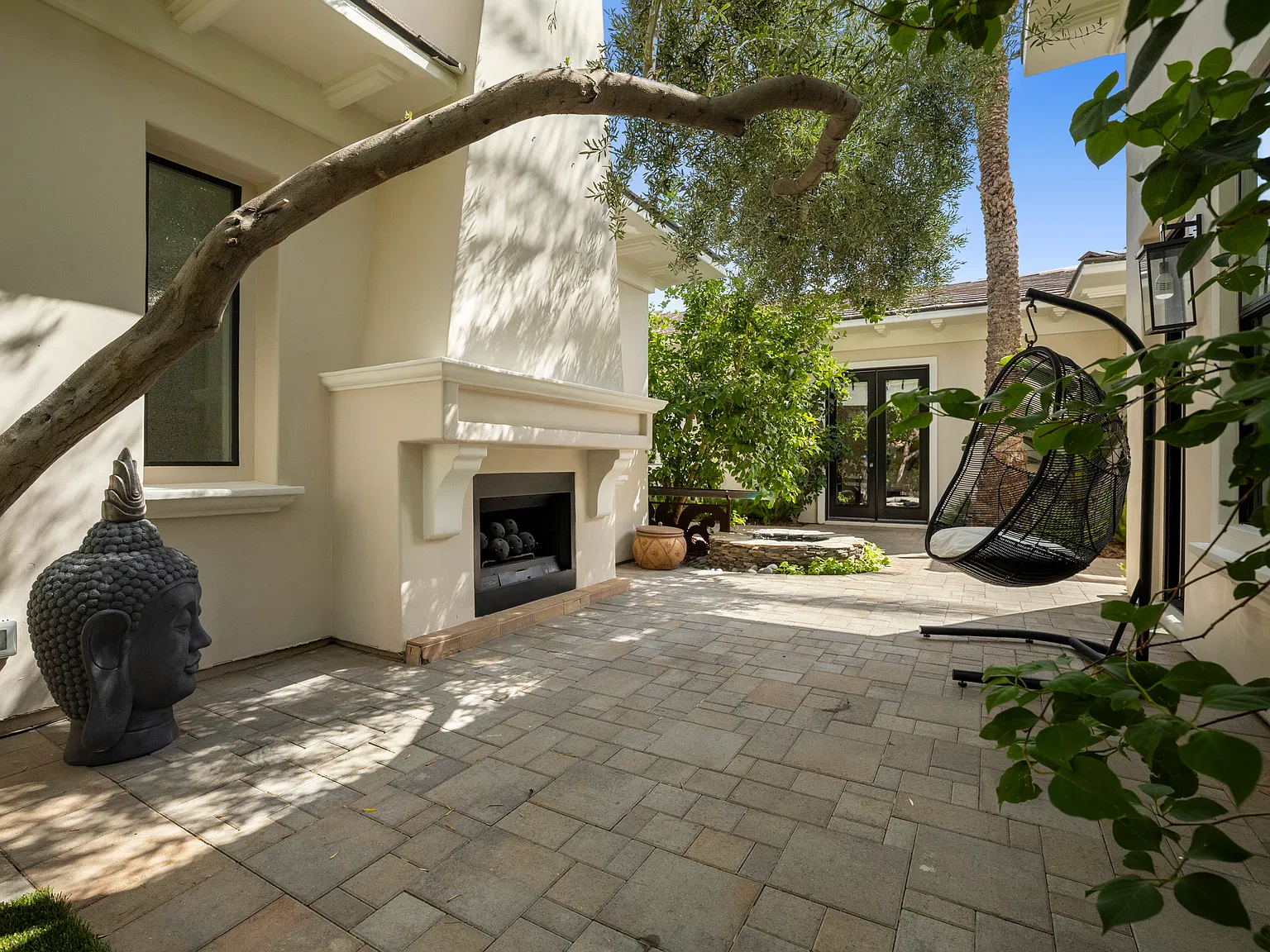 4 bed, 4.5 bath, 4065 sqft, $22,500 — Photo 3