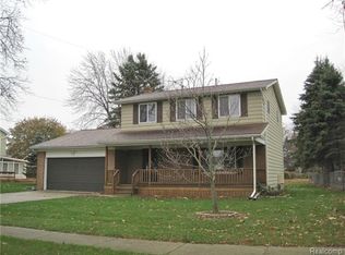 330 Cedarwood Dr, Flushing, MI