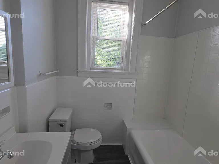 1006 Main St #6 — Photo 7
