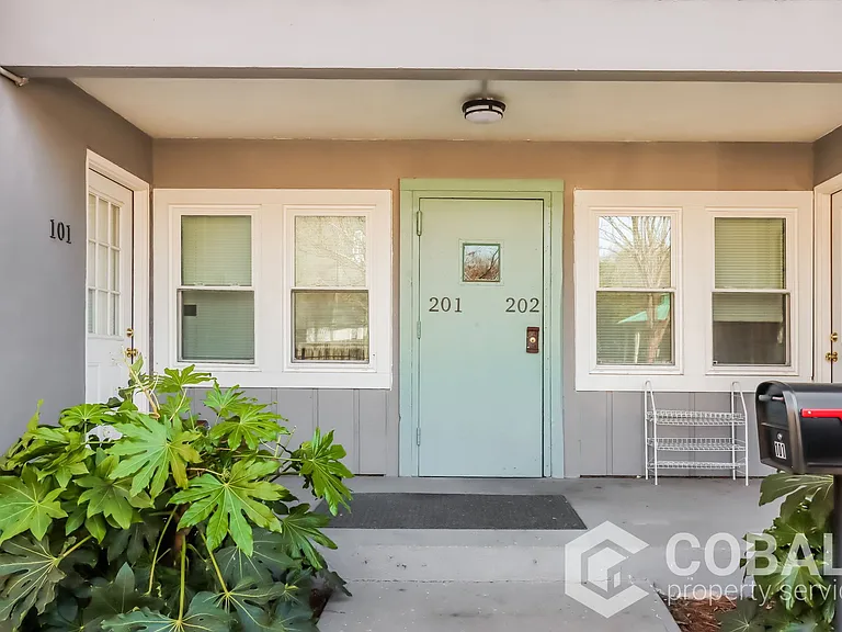 407 Angier Ave NE #101 — Photo 8