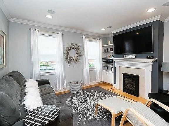 2nd image of 188 W 9th St APT 1