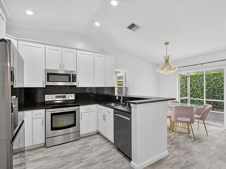 208 Caribe Ct — Photo 9