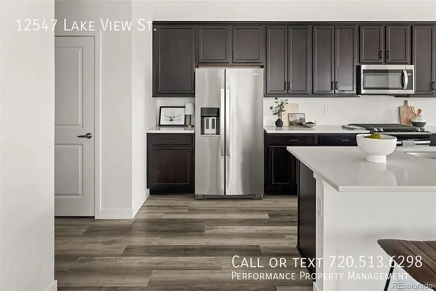 Building Photo - 12547 Lake View St