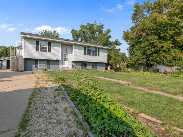654 Grospoint Ave N, Oakdale, MN 55128