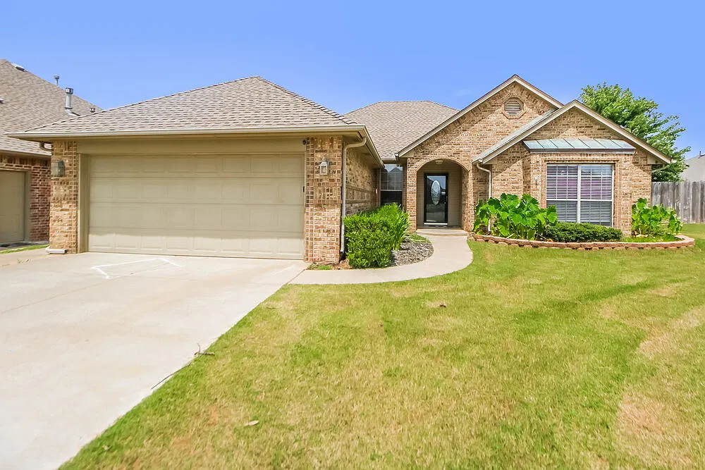 3 bed, 2.0 bath, 1825 sqft, $1,875 — Photo 3