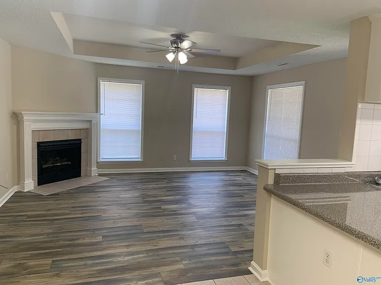 2721 Columns Way SW — Photo 2